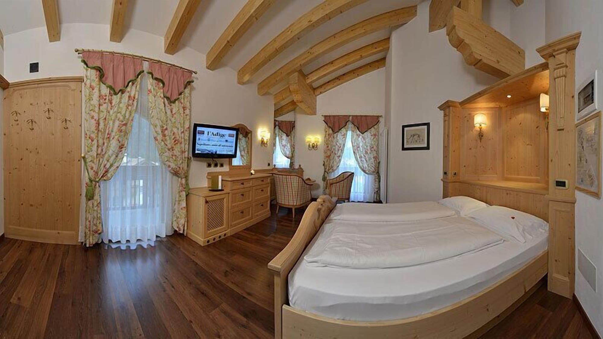 Hotel B&B Andreas Canazei Buitenkant foto