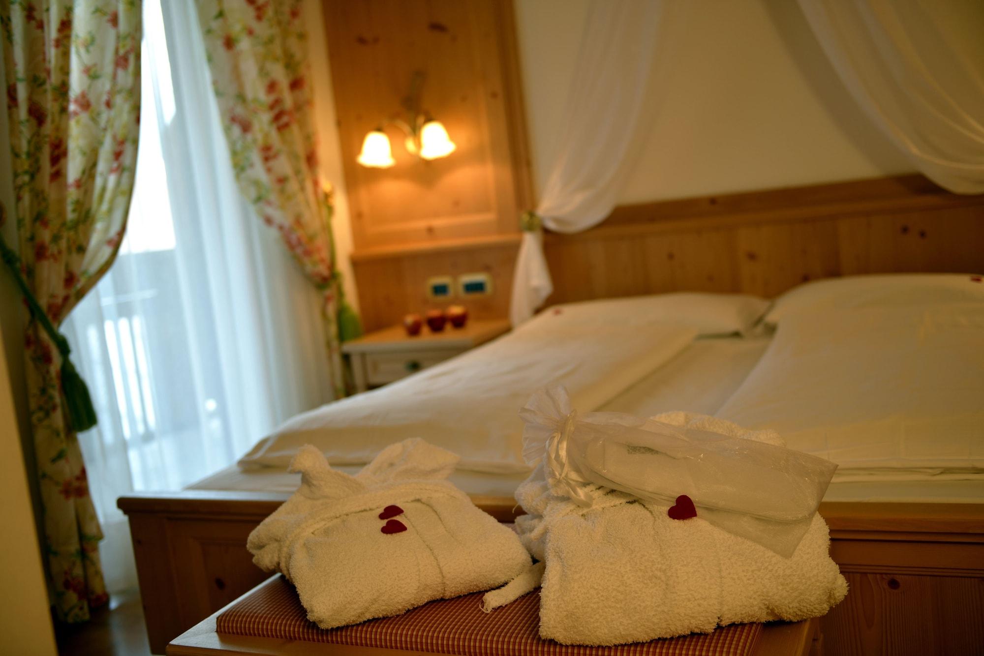 Hotel B&B Andreas Canazei Buitenkant foto
