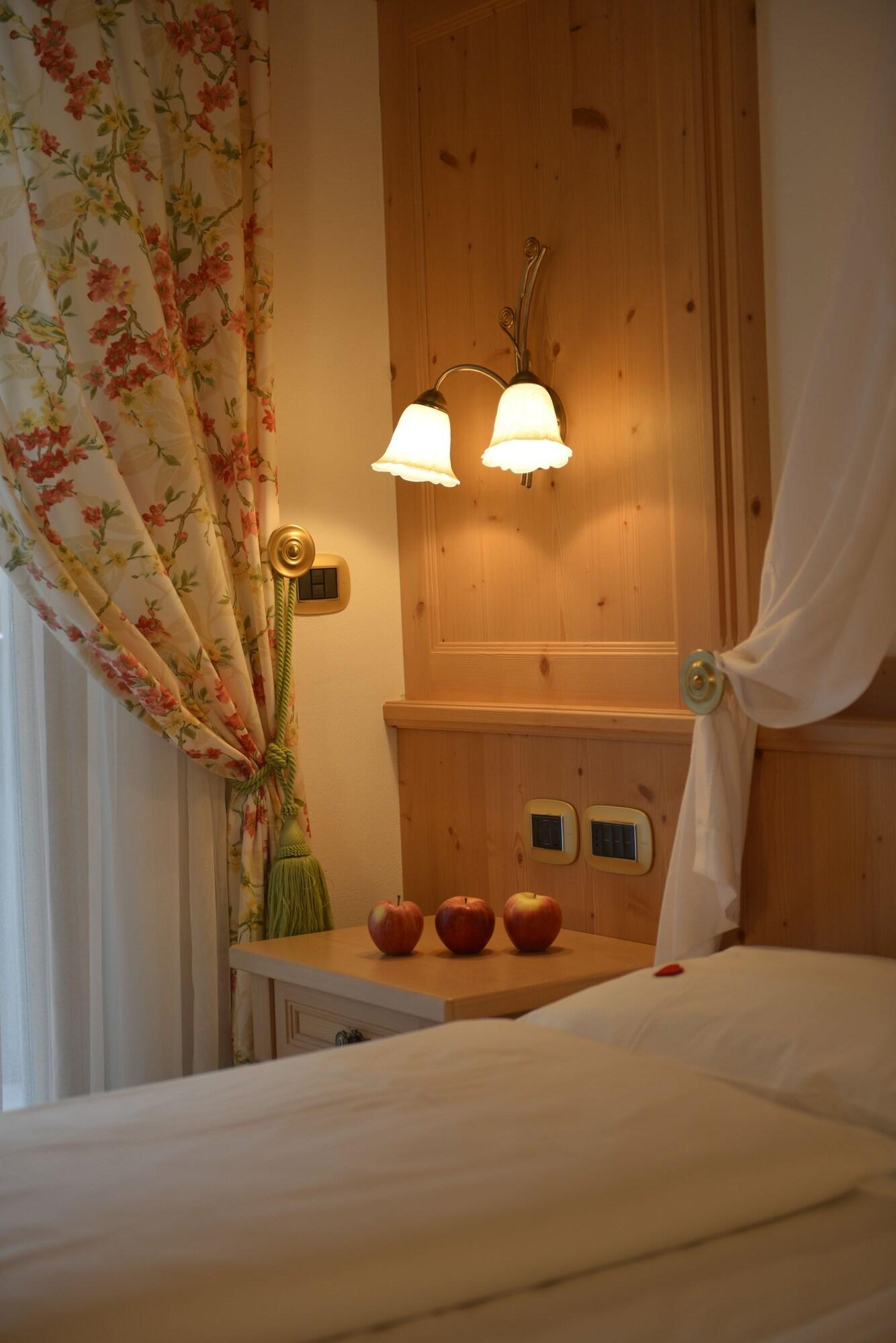 Hotel B&B Andreas Canazei Buitenkant foto