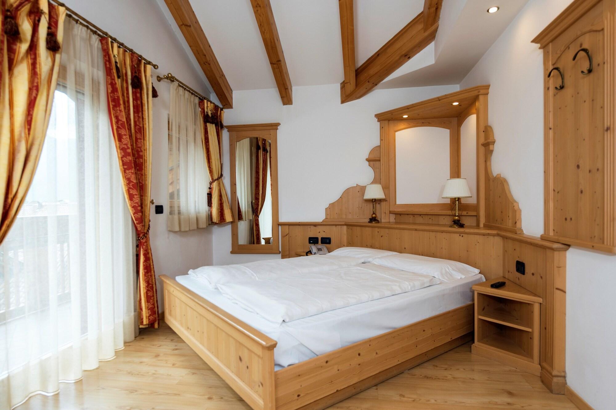 Hotel B&B Andreas Canazei Buitenkant foto