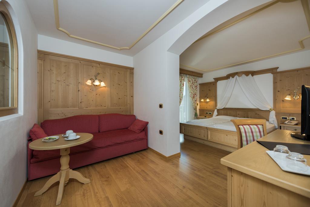Hotel B&B Andreas Canazei Buitenkant foto