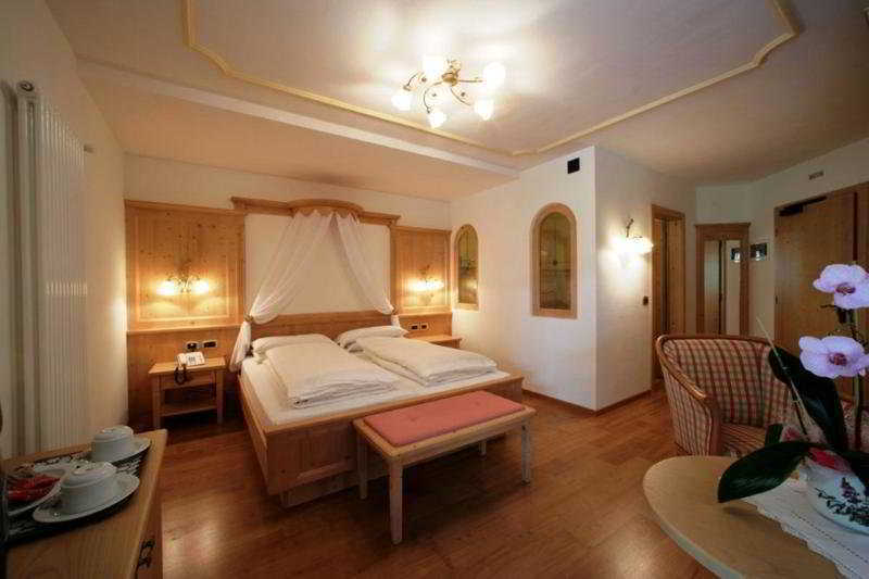 Hotel B&B Andreas Canazei Buitenkant foto
