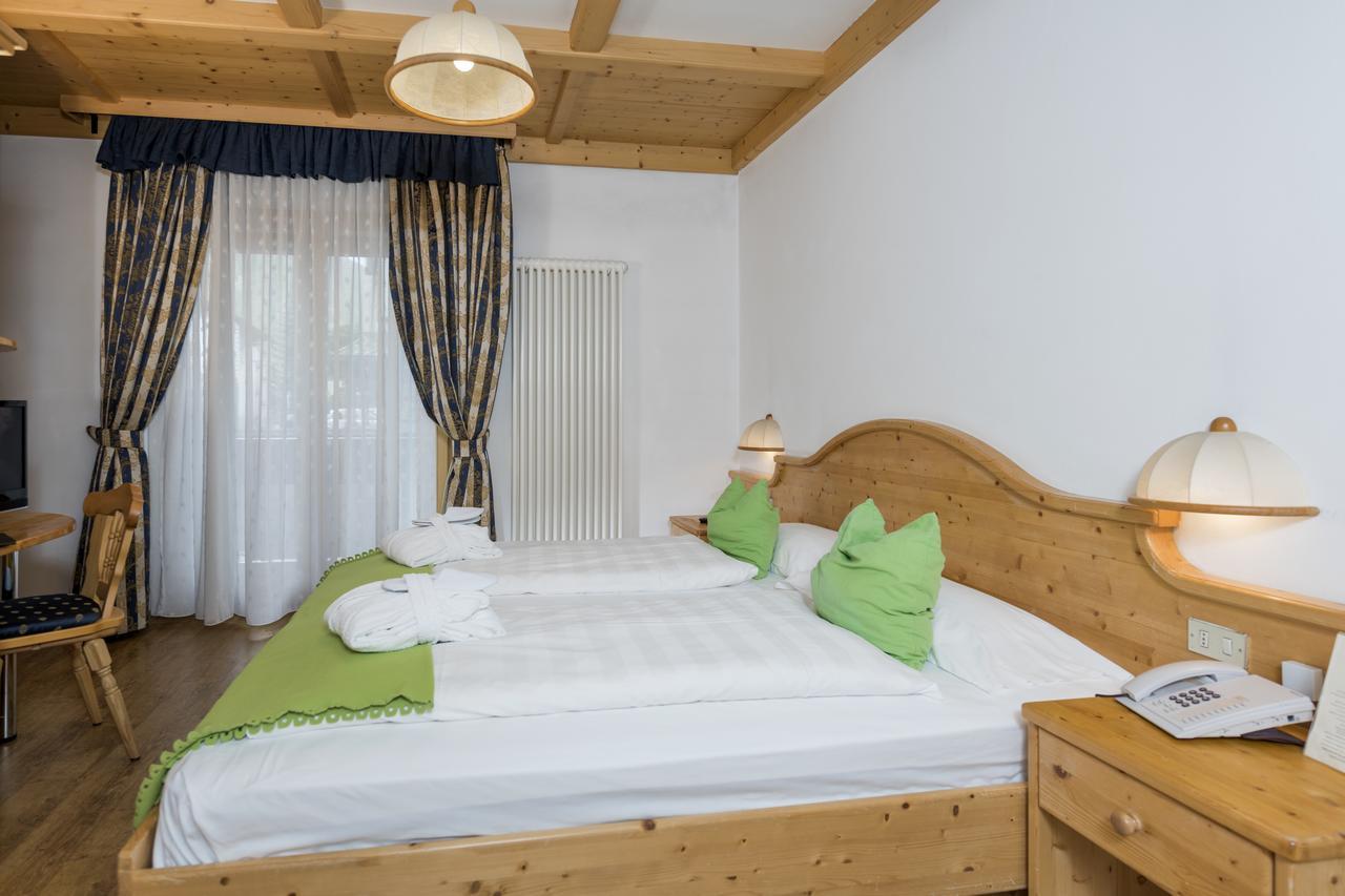 Hotel B&B Andreas Canazei Buitenkant foto